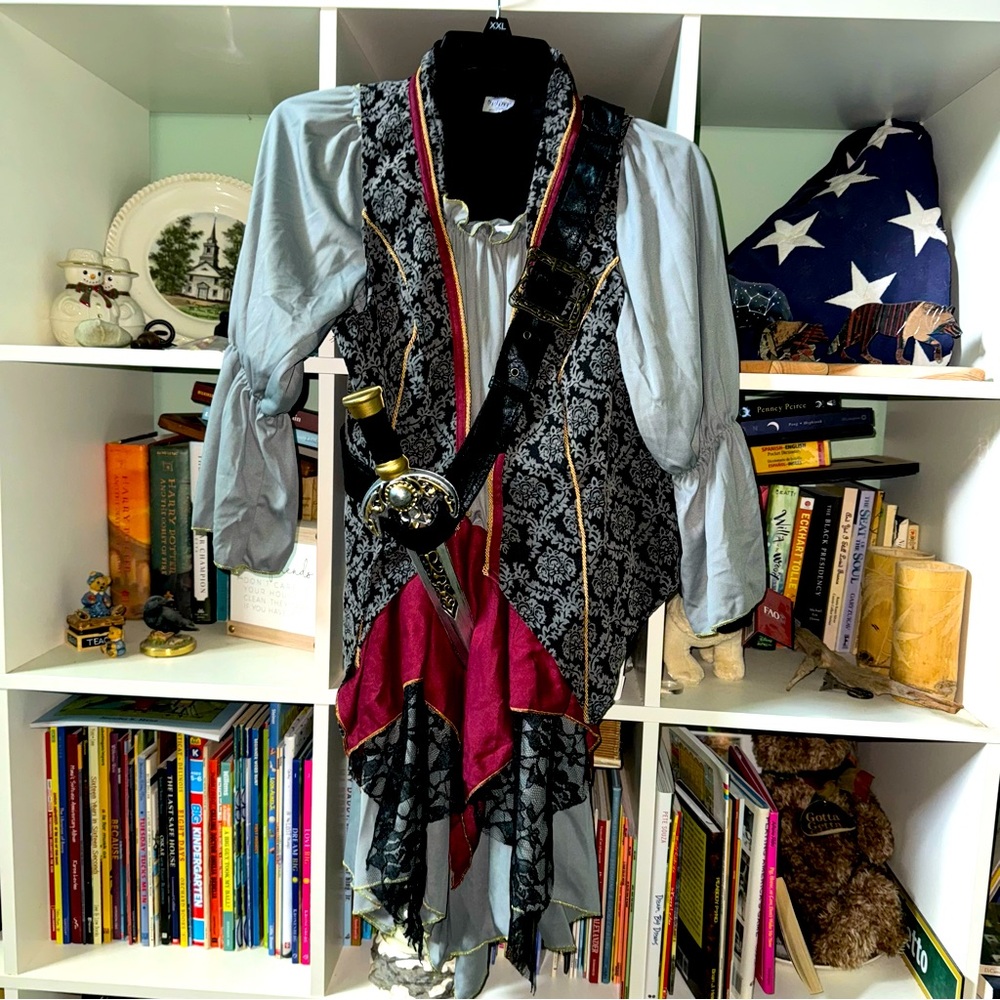 “Castaway Cutie” women’s, pirate Halloween costume signature collection Like New